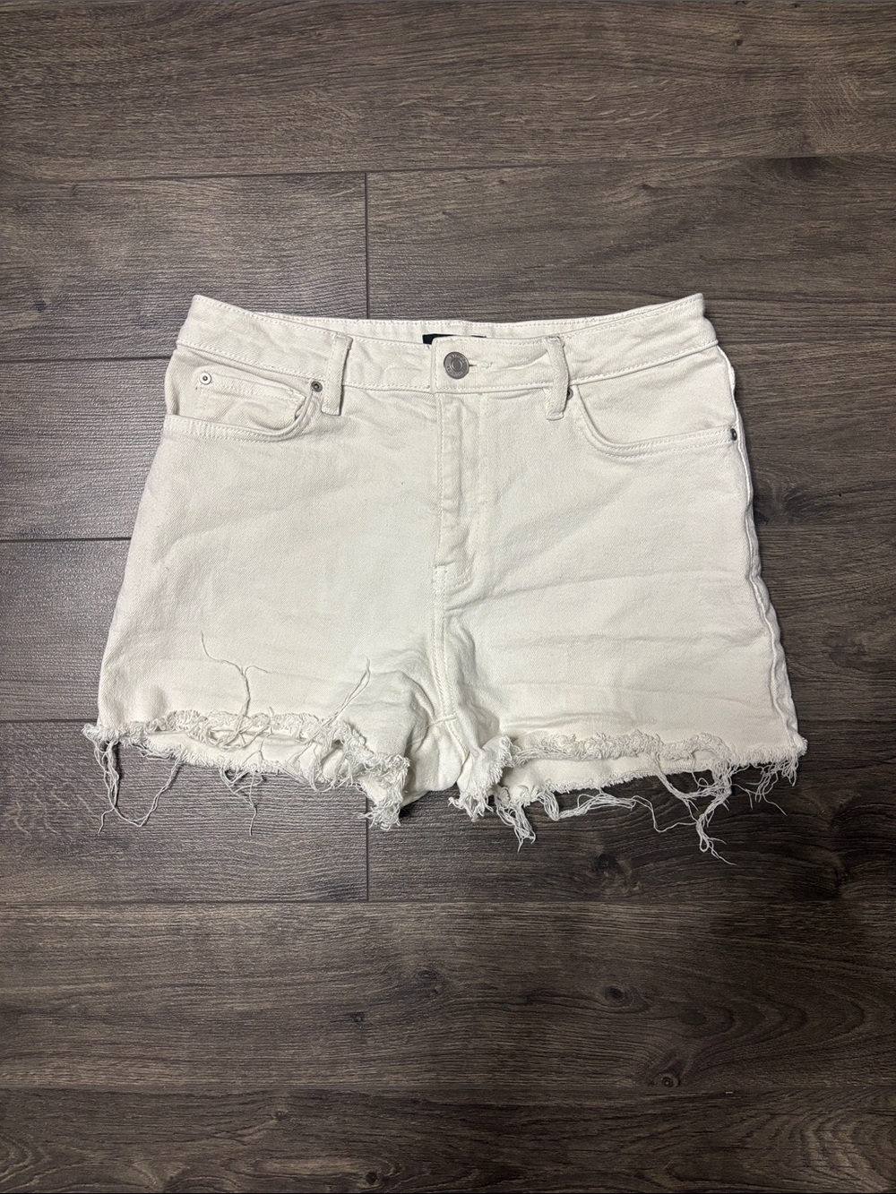 RW&CO. White Frayed Hem Denim Cutoff Shorts